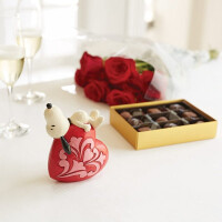 PEANUTS by Jim Shore - SNOOPY LAYING ON HEART