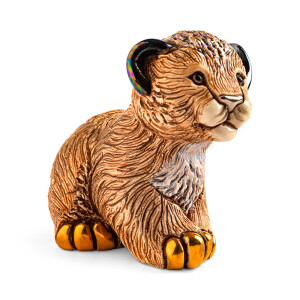 DE ROSA Coll. - Lion cub standing / stehendes Löwen-Baby - BABY FAMILIES Collection