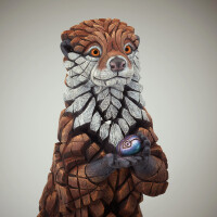 EDGE SCULPTURE - Otter mit Steinen