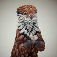 EDGE SCULPTURE - Otter mit Steinen